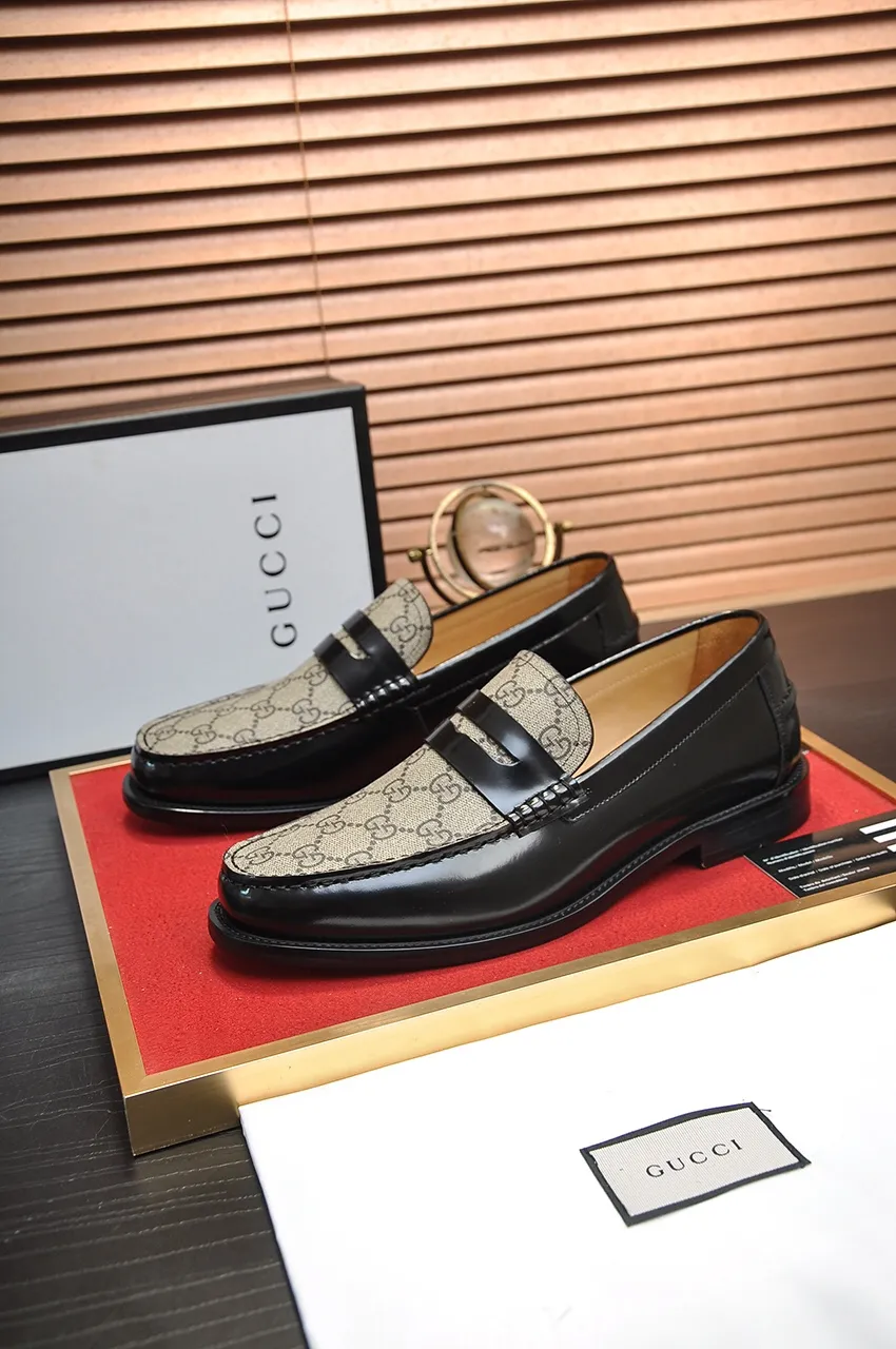 Men's shoes💰560💶Italy's top luxury men's shoe giant (GUCCI) (Gucci) (full cowhide lining) new arrival🍃Original European style🔰 Pleasant to the eye😍In order to make the shoes more durable and non-deformable🌀The production continues to follow traditional methods but there is still no lack of innovation💪Choose original sheepskin for the leather♻️ Smooth and natural And extra bright ⭐Made of imported cowhide, the first choice of rich people 38-45 (45 customized)